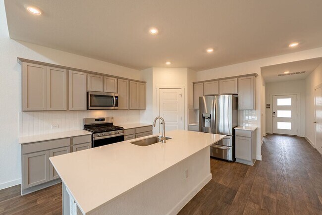 Building Photo - Modern 4 bedroom, 3 bathroom home in Canta...