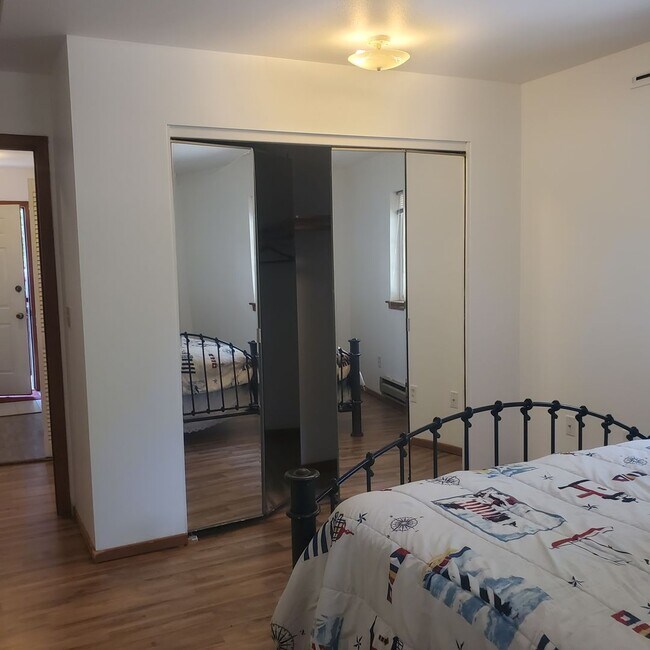 Building Photo - 1 Bedroom Apartment on Mason Lake