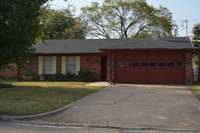 Primary Photo - 3117 Chaparral- House