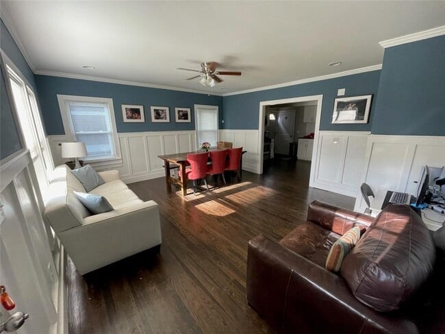 Building Photo - 124 Woodbine Cir SE