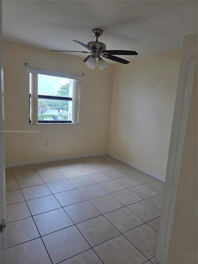 Building Photo - 650 Palm Ave