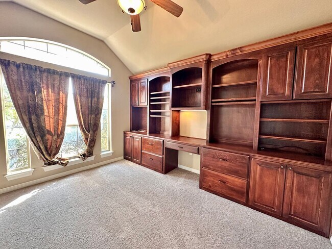 Building Photo - Charming 3-Bedroom Home with View in Moore, OK - Move In Deposit-Free! (If Qualified)