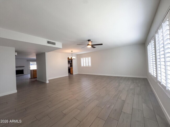Building Photo - 4222 E Winnetka Dr