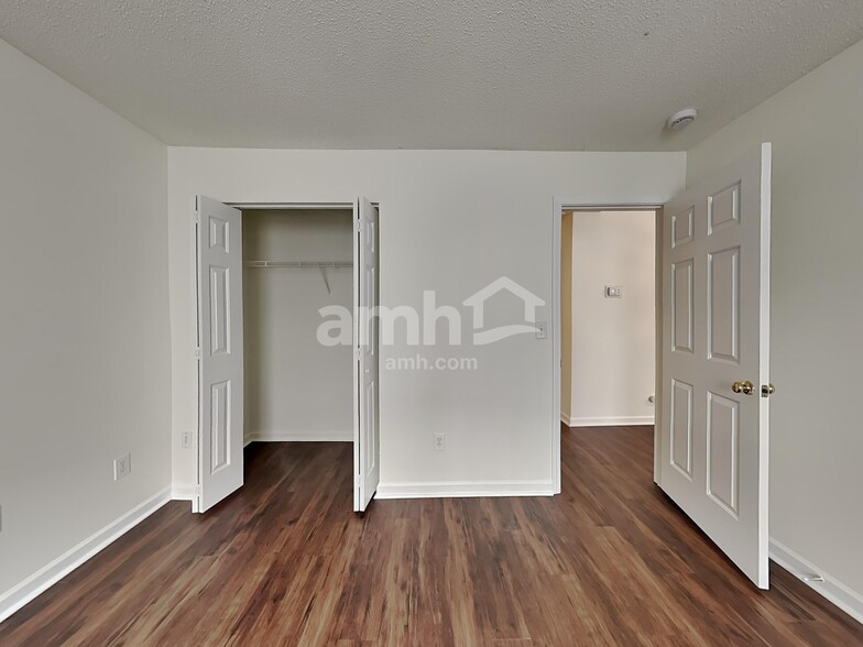 Building Photo - 411 Revis Creek Ct