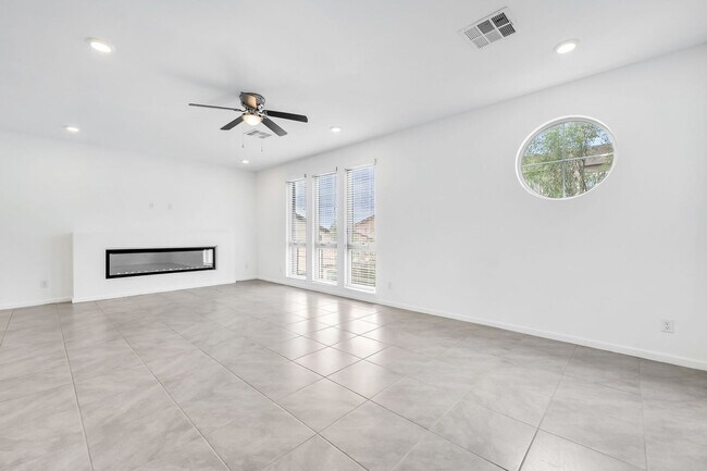 Building Photo - Modern Southwest Retreat with Flexible Living Spaces!