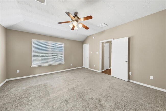 Building Photo - 5010 Deer Path Dr