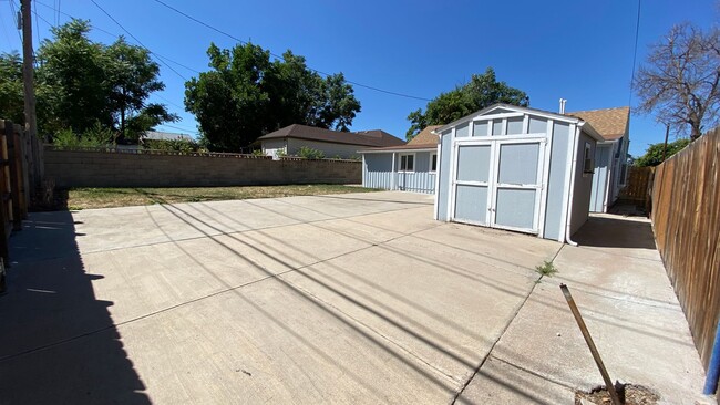 Building Photo - Updated 3 Bed 2 Bath Single Family Home in...