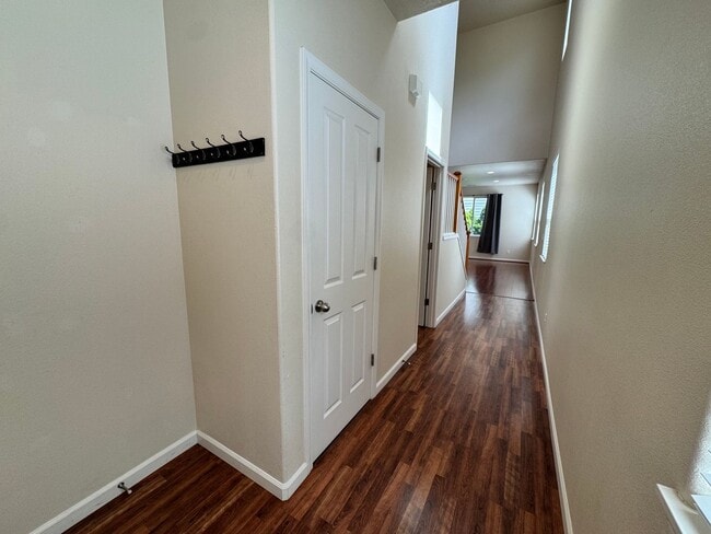 Building Photo - FOR RENT - SPACIOUS 4 BEDROOM, 2.5 BATH IN...