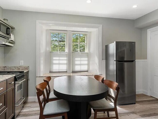 Building Photo - 77 Coggeshall Ave