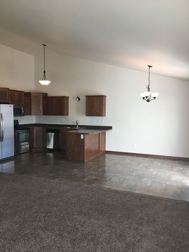 Building Photo - 3 Bed 3 Bath Twin Home