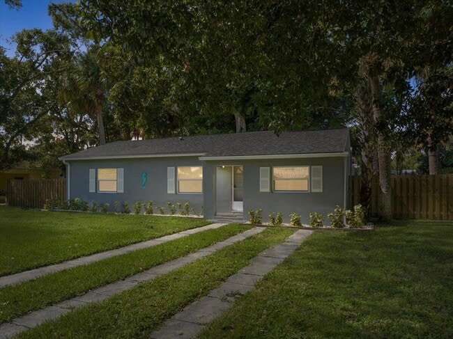 Building Photo - 807 S 12th St