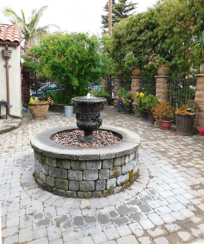 Building Photo - 56 La Venezia Ct