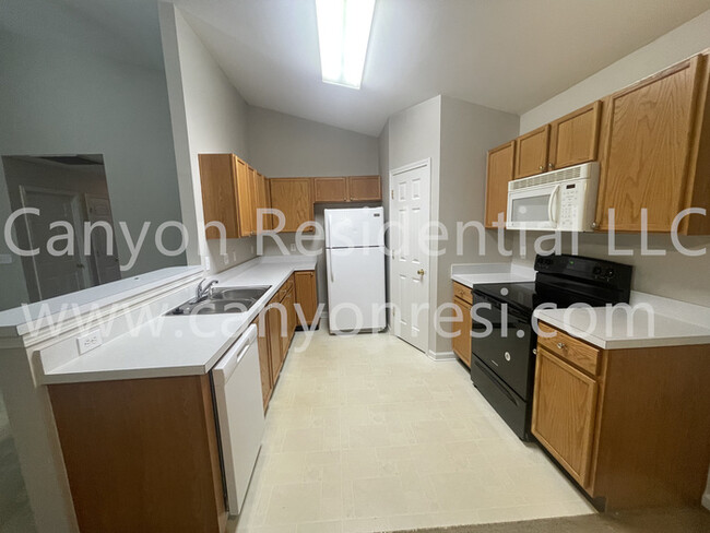 Building Photo - Beautiful 3b Room!Move in ready!