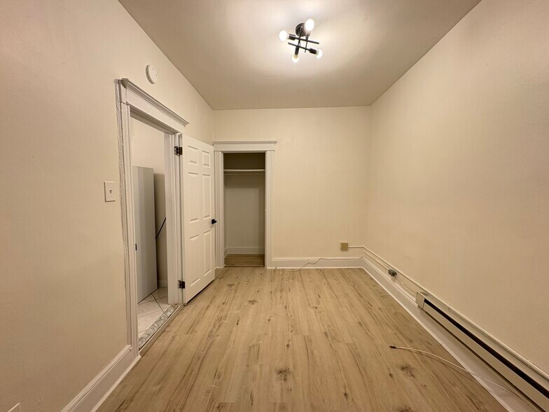 137 W 54th St #3 - 136 W 54th St