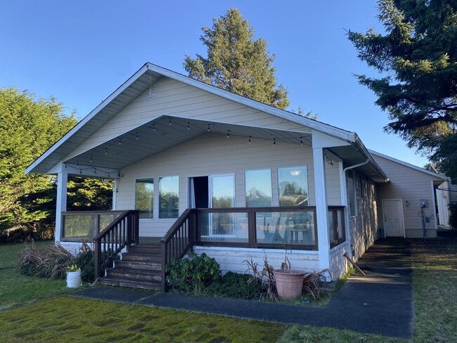 Building Photo - 348 Cockle St SW