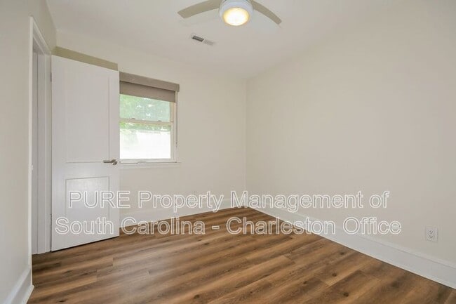 Building Photo - 1239 Sunset Dr