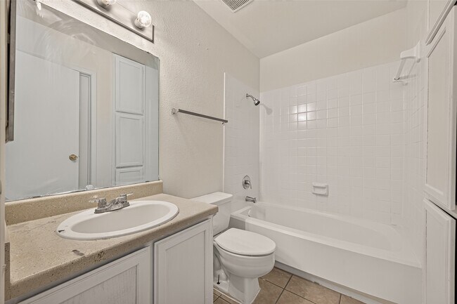 Building Photo - 12656 Windsor Village Dr