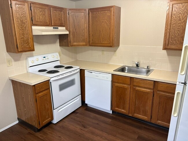 Building Photo - MP149 - 1014-1016 E Crown Ave