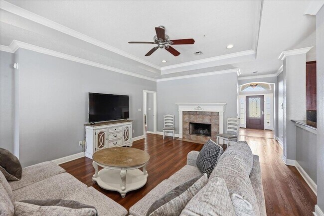 Building Photo - 2490 Amberwood Dr