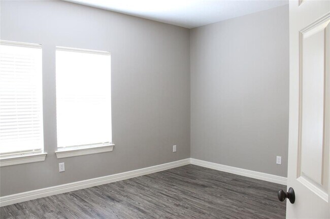 Building Photo - 13527 Brookbluff Ln