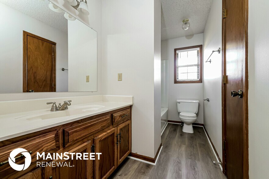 Building Photo - 11433 N Highland Ave