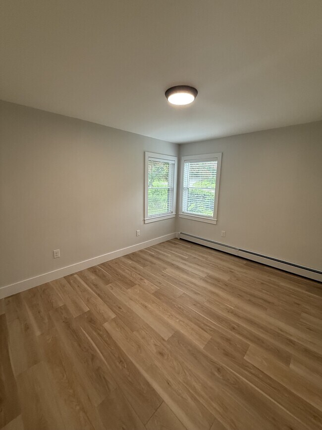 Building Photo - 1050 Lucas Ave Ext