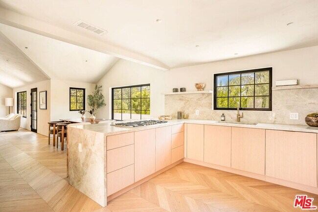 Building Photo - 8353 Sunset View Dr