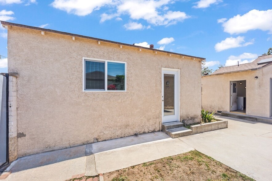 Building Photo - 8016 Denrock Ave