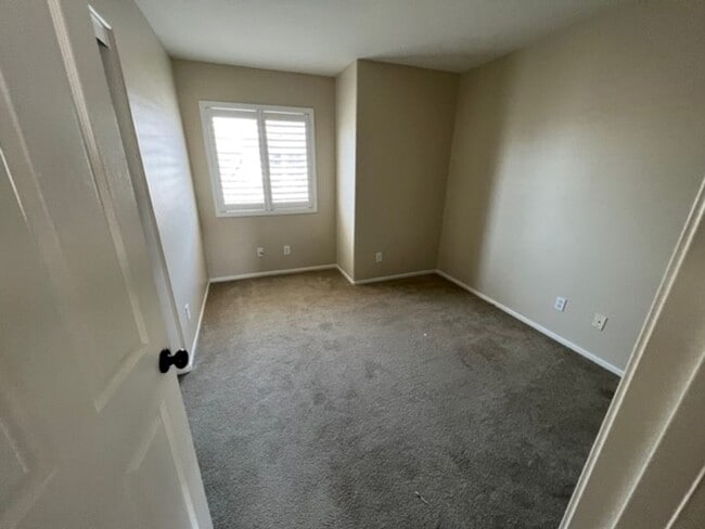 Building Photo - Rolling Hills Ranch! Spacious 4 Bedroom 2....