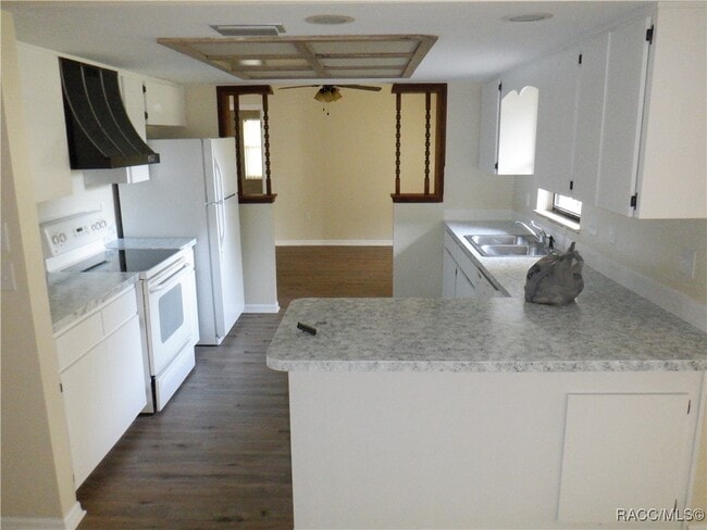 Building Photo - 281 E Falconry Ct