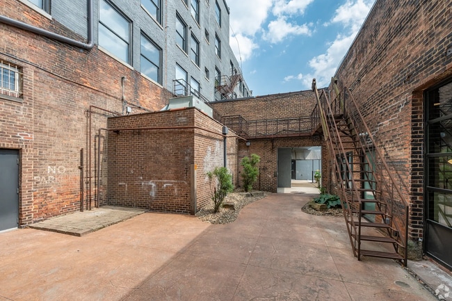 Building Photo - 5000 Euclid Ave