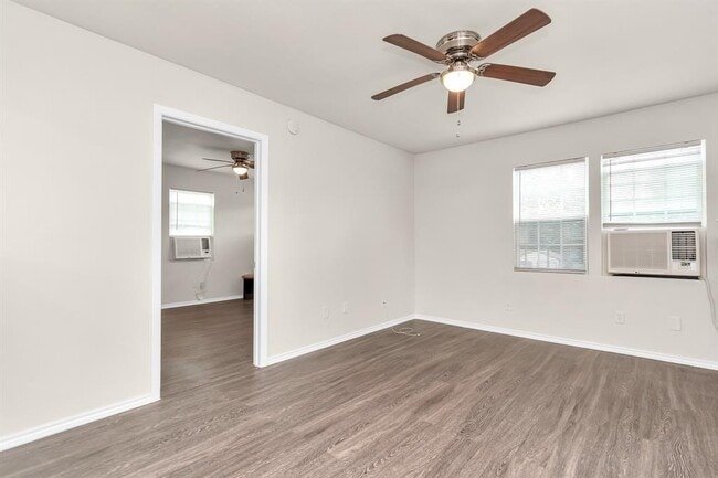 Building Photo - 915 Eleanor St