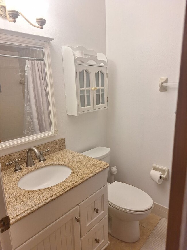 Building Photo - PELICAN COVE WEST 2BR 2BA FOR RENT