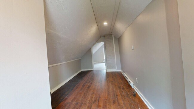 Building Photo - 15827 Trafalgar Ave