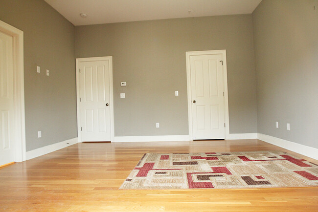 Building Photo - 109 Forest St