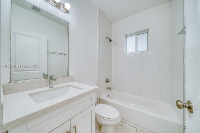 Building Photo - 14708 NE 7th Ave