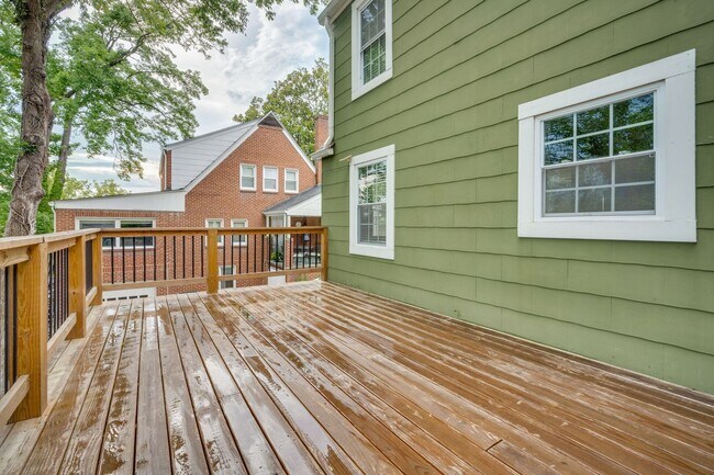 Building Photo - 4 Bedroom / 4 Bath Home for Rent! Kingspor...