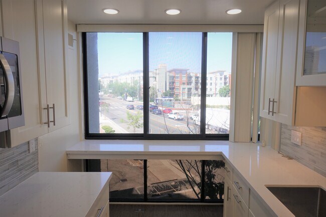 built-in eat-in kitchen counter - 222 S Central Ave