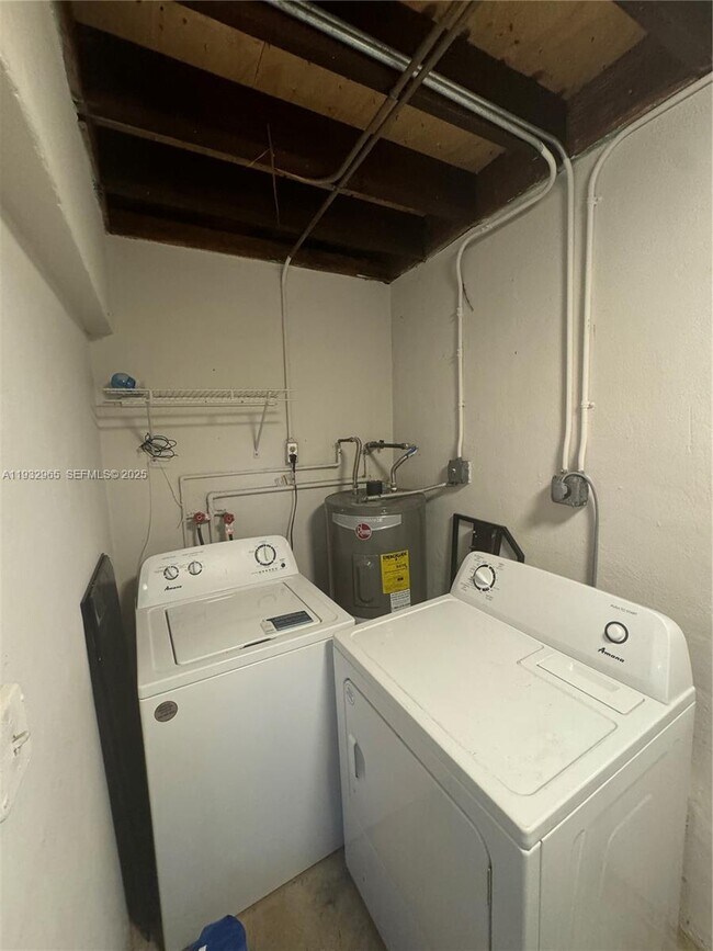 Building Photo - 1020 N 74th Terrace