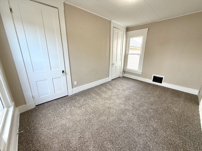 Building Photo - 1112 Girard Ave