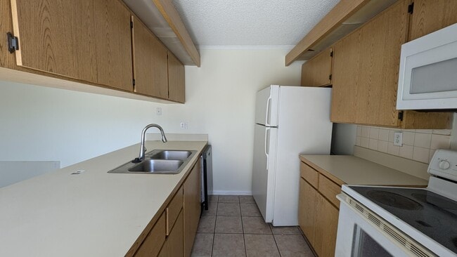 Building Photo - 555 Green Springs Pl