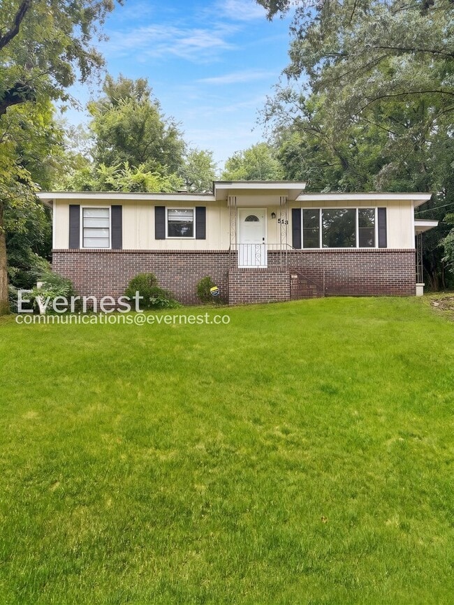 Building Photo - 3 Bed/1 Bath Home with Off-Street Parking / Pet-Friendly / Vouchers Accepted / Coming Soon!