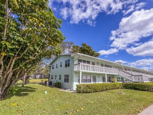 Building Photo - 19 Oakridge B