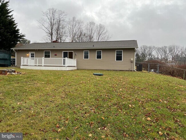Building Photo - 810 Wisteria Dr