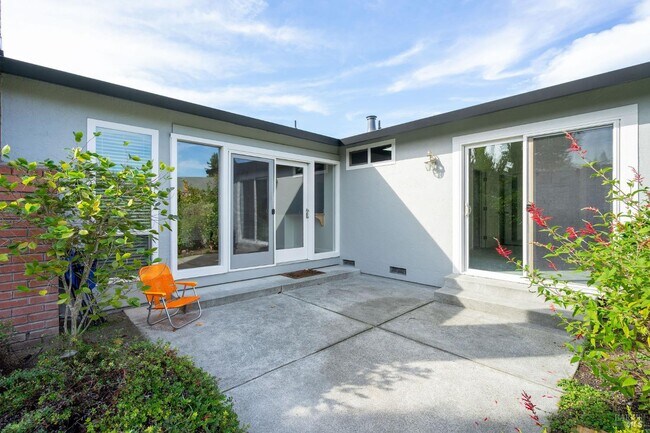 Building Photo - 4248 Leafwood Cir E