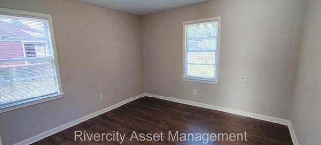 Building Photo - SECTION 8 FRIENDLY!!!!!