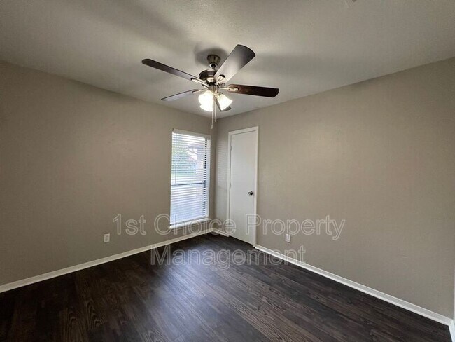 Building Photo - 709 Fair Meadows Dr