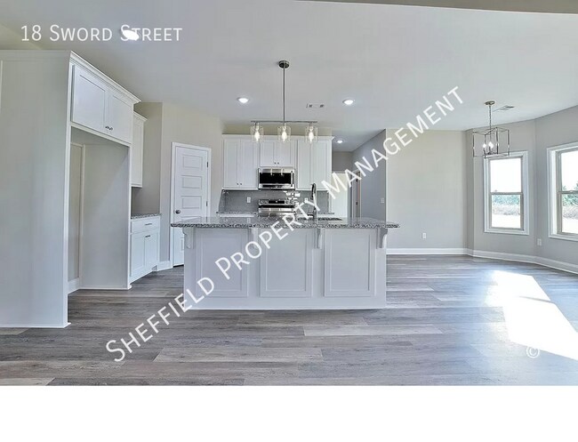 Building Photo - 18 Sword St