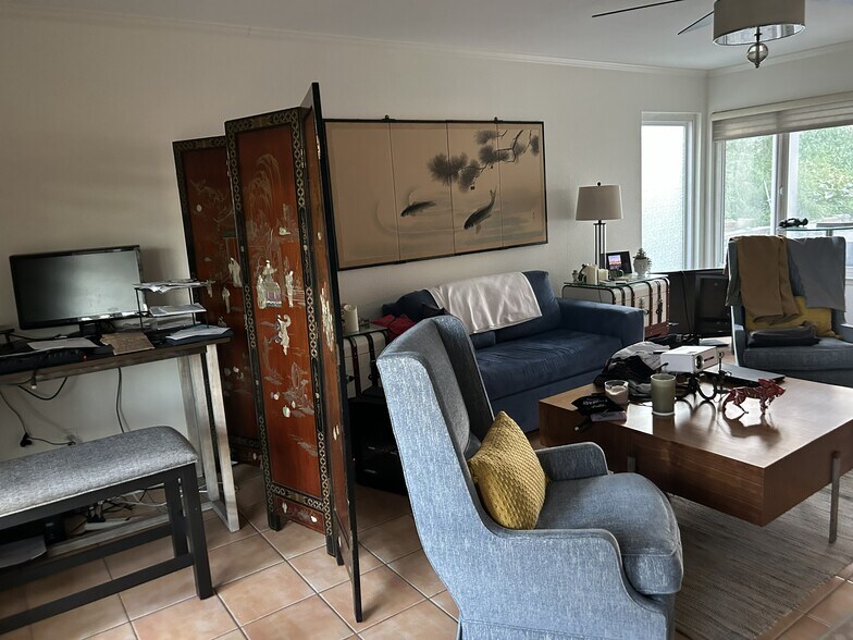 Building Photo - 2101 Ridgeview Pl