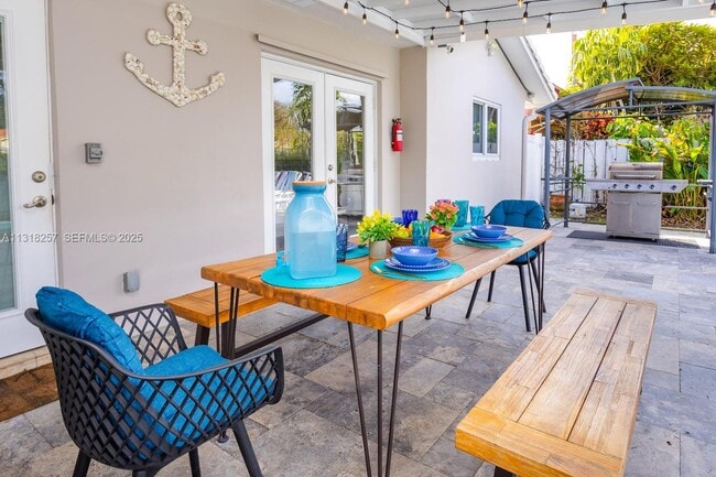 Building Photo - 833 Washington St